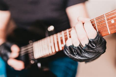 Whats a riff in music? A closer look at the creative spark that fuels songwriting